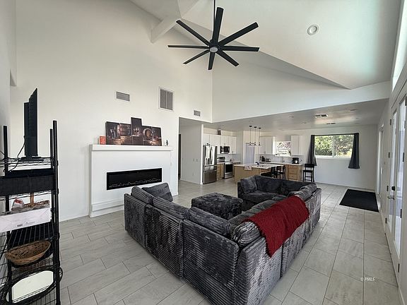 4th image of 26 Valley Ct