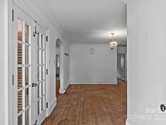 3rd image of 700 W Henderson St