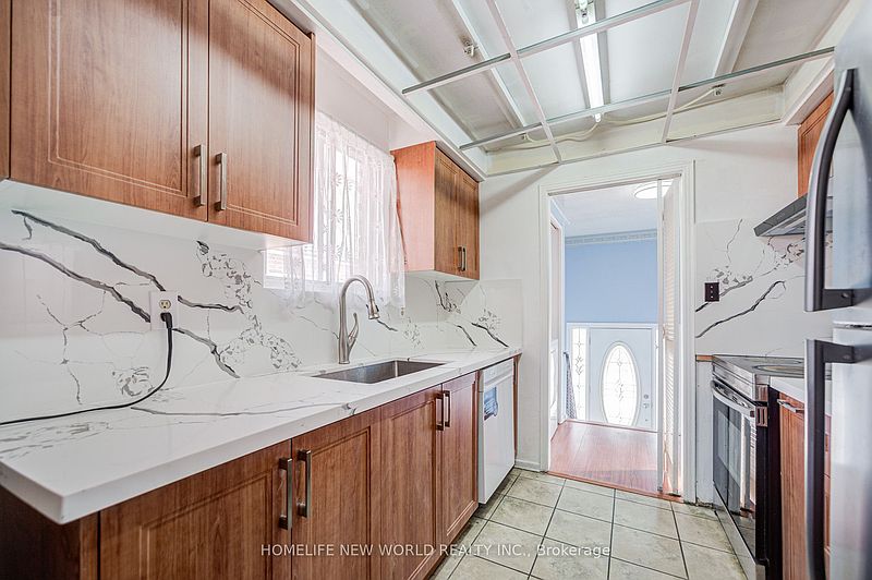 Toronto House for rent - 3 Bedrooms — photo 3