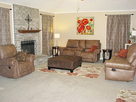 Carpet in living.