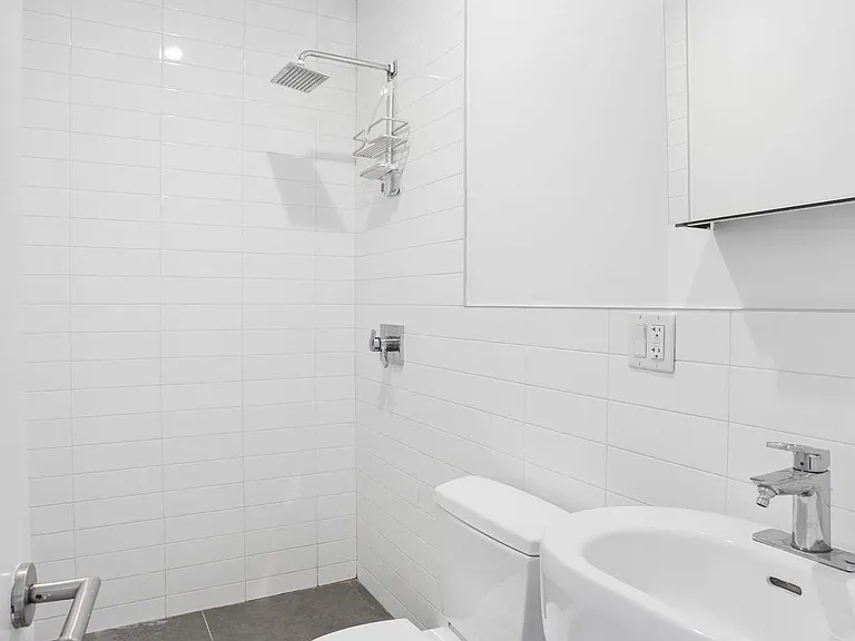 826 10th Ave #4 — Photo 9