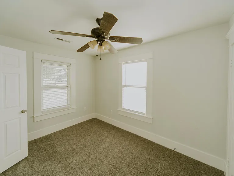 800 W Spruce St — Photo 12