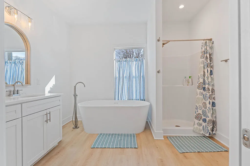 3 bed, 2.5 bath, 1620 sqft, $4,890 — Photo 3