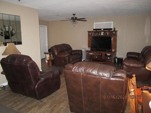 2nd image of 931 E Winkler St