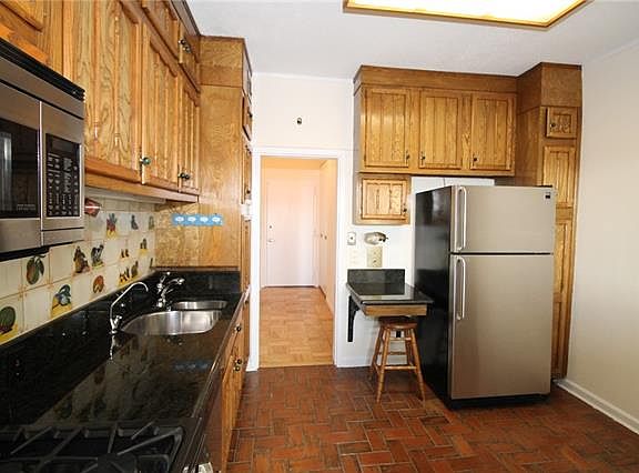4th image of 16 Rockledge Ave APT 6L2