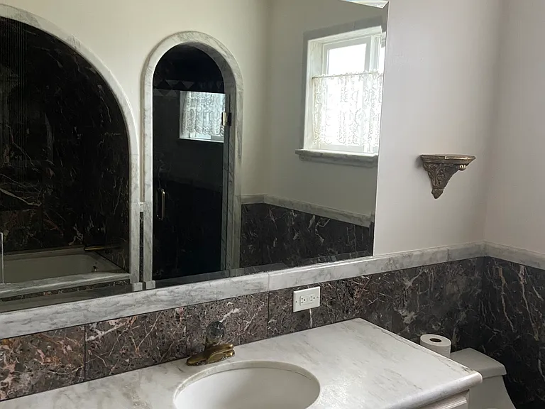 250 Grant St — Photo 14