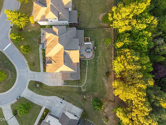 4th image of 528 Bolton Grant Dr