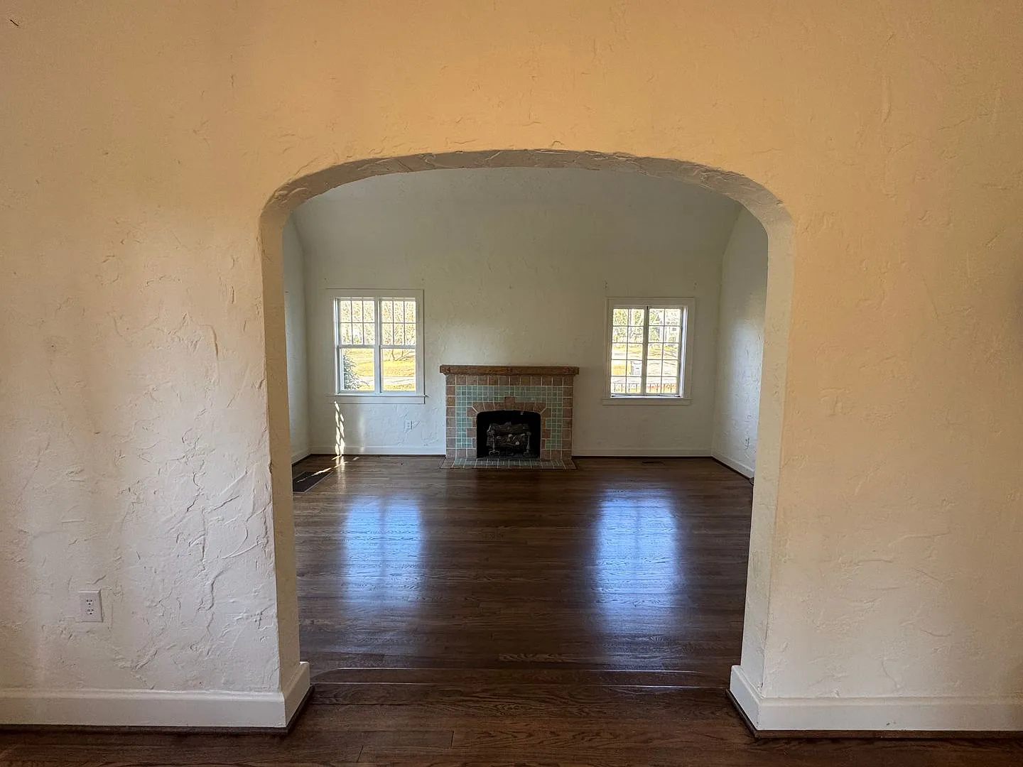For Rent: 4BR / 2BA Home in Historic Club View Bonus Sunroom & Screened Porch! — Photo 4