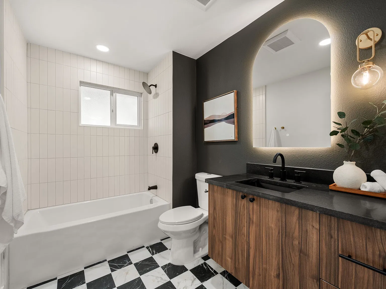 2 bed, 883 sqft, $2,300 — Photo 2