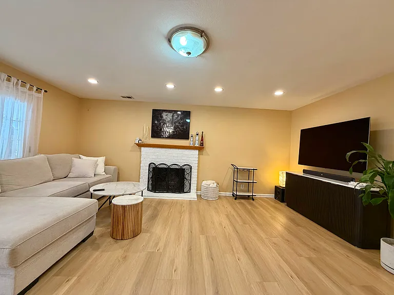 2723 Cherry Ave — Photo 3