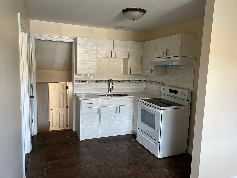 2nd image of 3025 Ruth St APT B