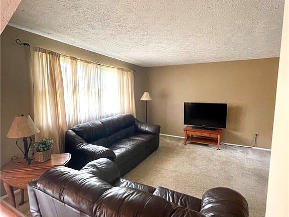 3rd image of 601 Brentwood Dr W