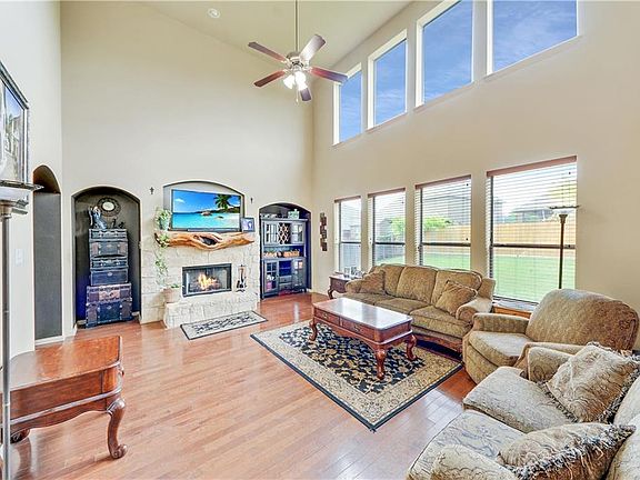 5th image of 2904 Truman Dr