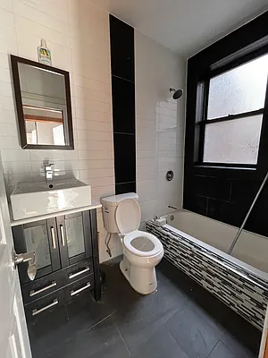 Rented by NYC LUXURY APT RENTALS CO LLC | media 6