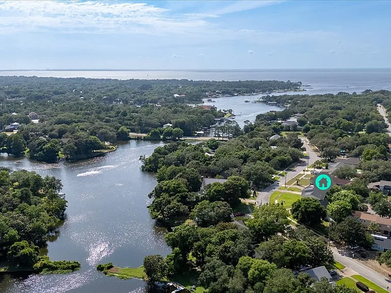 817 N Lakeside Dr — Photo 49