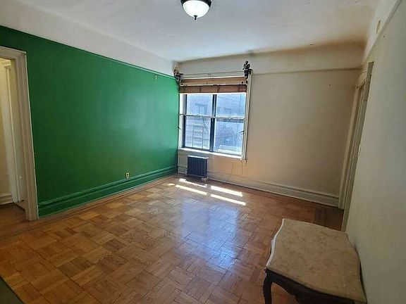 2nd image of 902 44th St #12