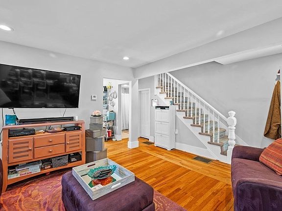 5th image of 161 Marianna St