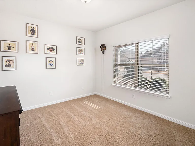 1309 Canary Ln — Photo 3