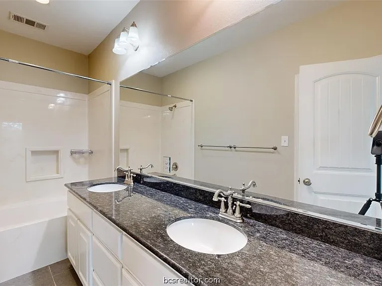 2706 Horse Haven Ln — Photo 21