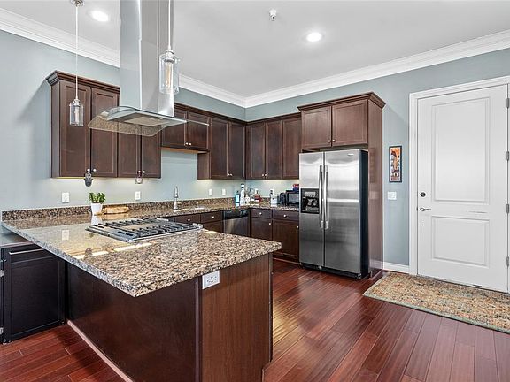 3rd image of 510 Lovett Blvd APT 402