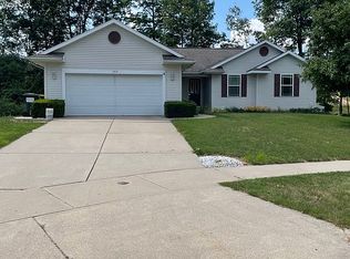 369 Glenwoods Ct NE, Rockford, MI 49341