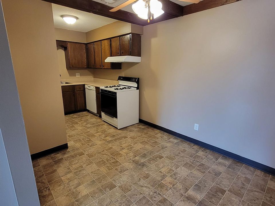 1st image of 2620 S 70th St #15
