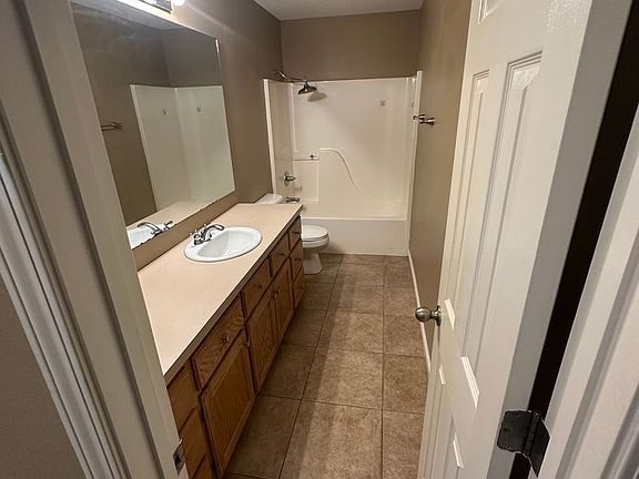 4th image of 3008 Longmeadow Dr