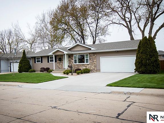 2nd image of 1718 Garland St