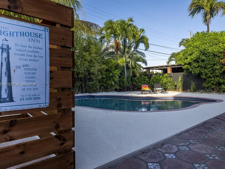 1745 SW 11th Ter — Photo 31