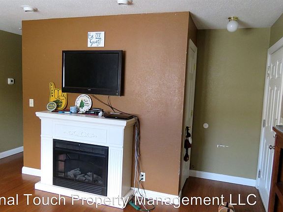 2nd image of 737 Oak St N #737