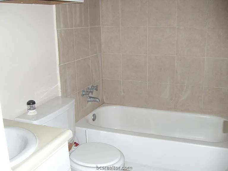 1411 Bermuda Ct — Photo 6