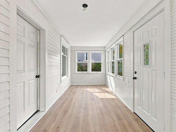 5th image of 2533 Cedar Ave S