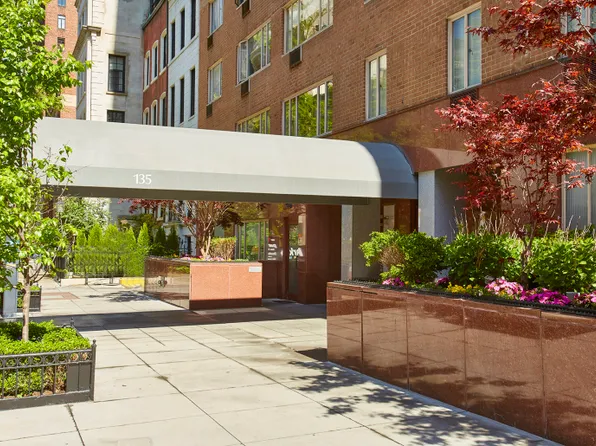 135 East 71st Street image 8 of 8