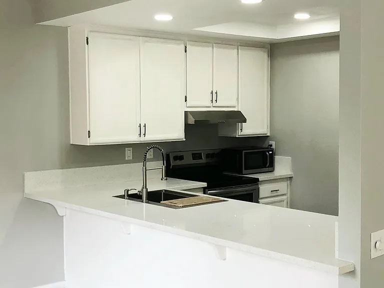 2964 Greenwich St — Photo 4