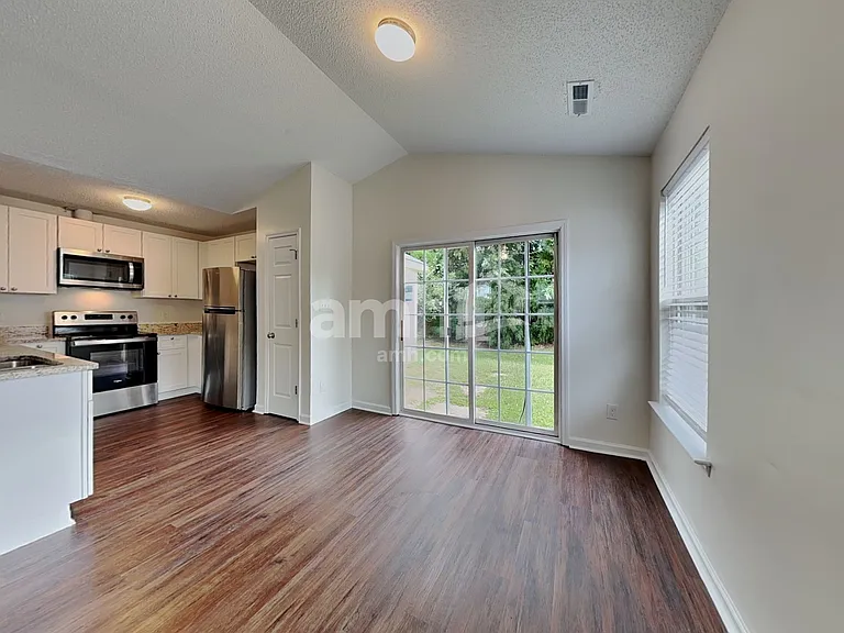 4705 Silverdene St — Photo 7