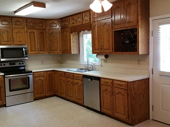 3rd image of 1137 Maplewood Dr