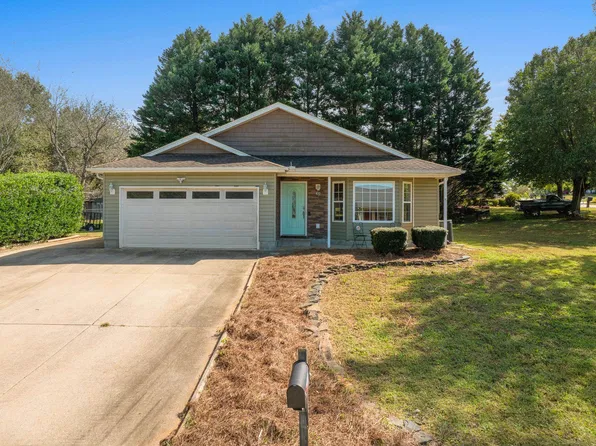 400 Panther Ct, Greer, SC 29651