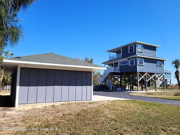 3rd image of 3461 Pandora Dr