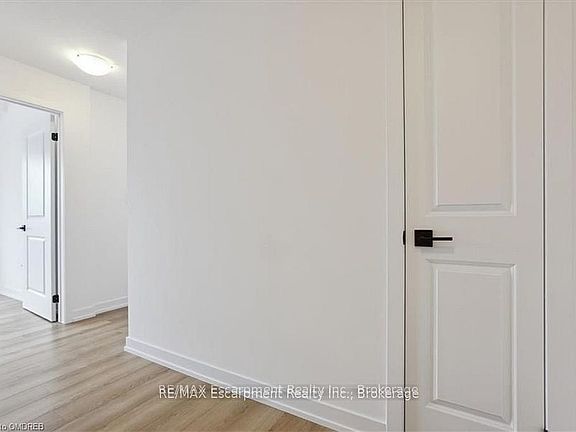 3rd image of 470 Dundas St E #423