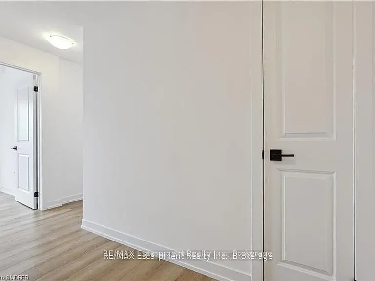 470 Dundas St E #423 — Photo 3