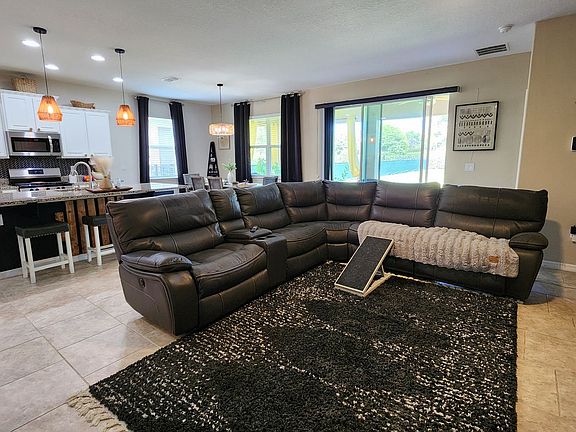 3rd image of 701 E Victoria Trails Blvd