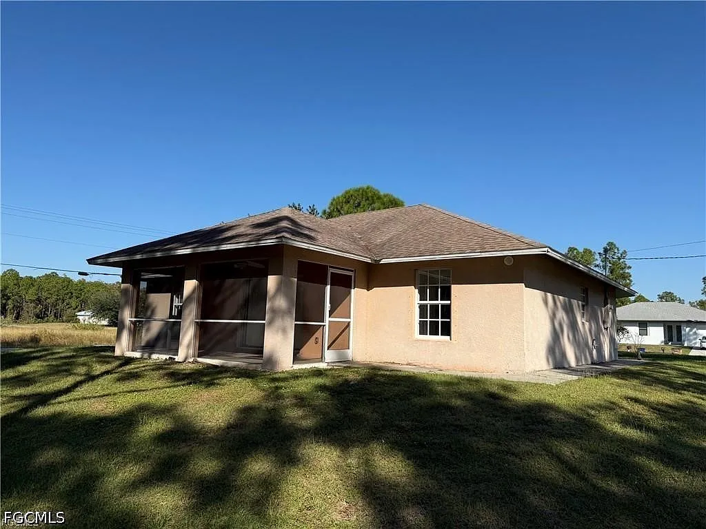 3 bed, 2.0 bath, 1491 sqft, $1,800 — Photo 3