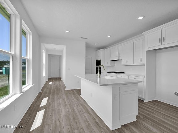 4th image of 141 FAIRLAKE Circle