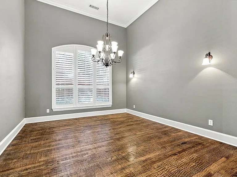 731 Lockridge Rd — Photo 5
