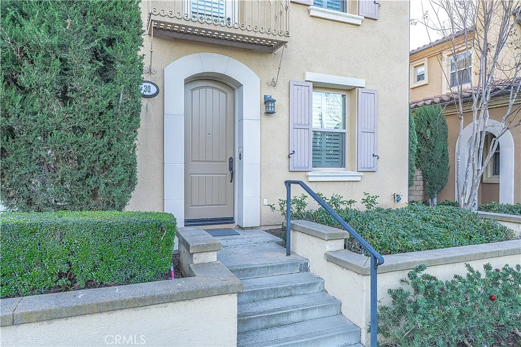 4 bed, 2152 sqft, $5,200 — Photo 3