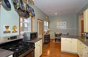 4th image of 3819 N Kenmore Ave #1