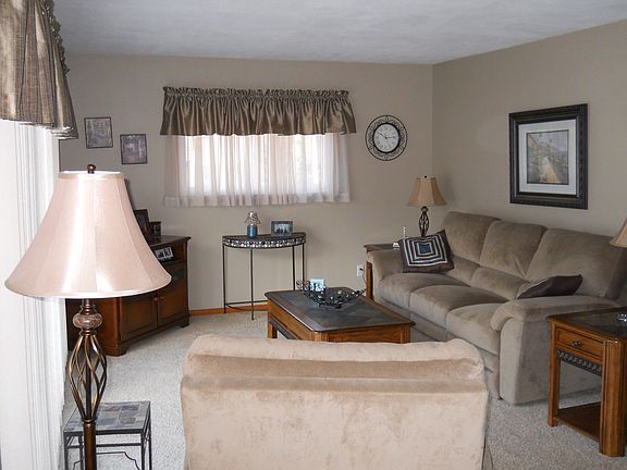 3rd image of 2 Ames Ct