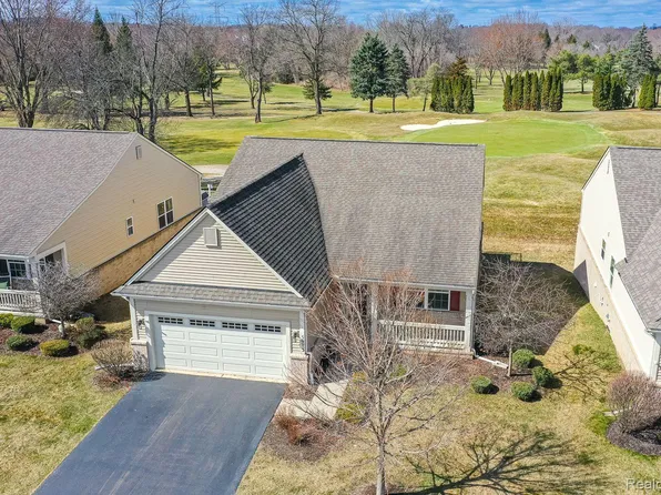 5973 Baypointe Blvd, Clarkston, MI 48346