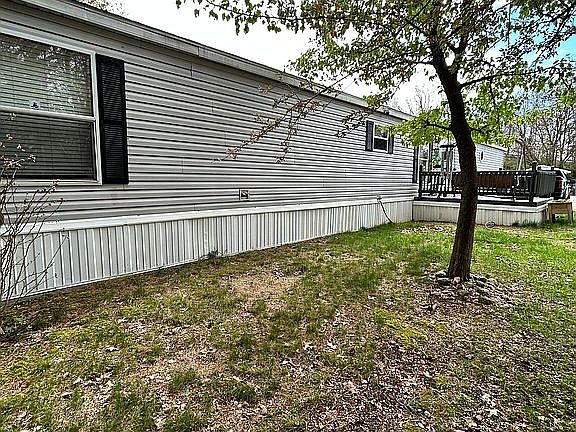 4th image of 5741 Arbutus St