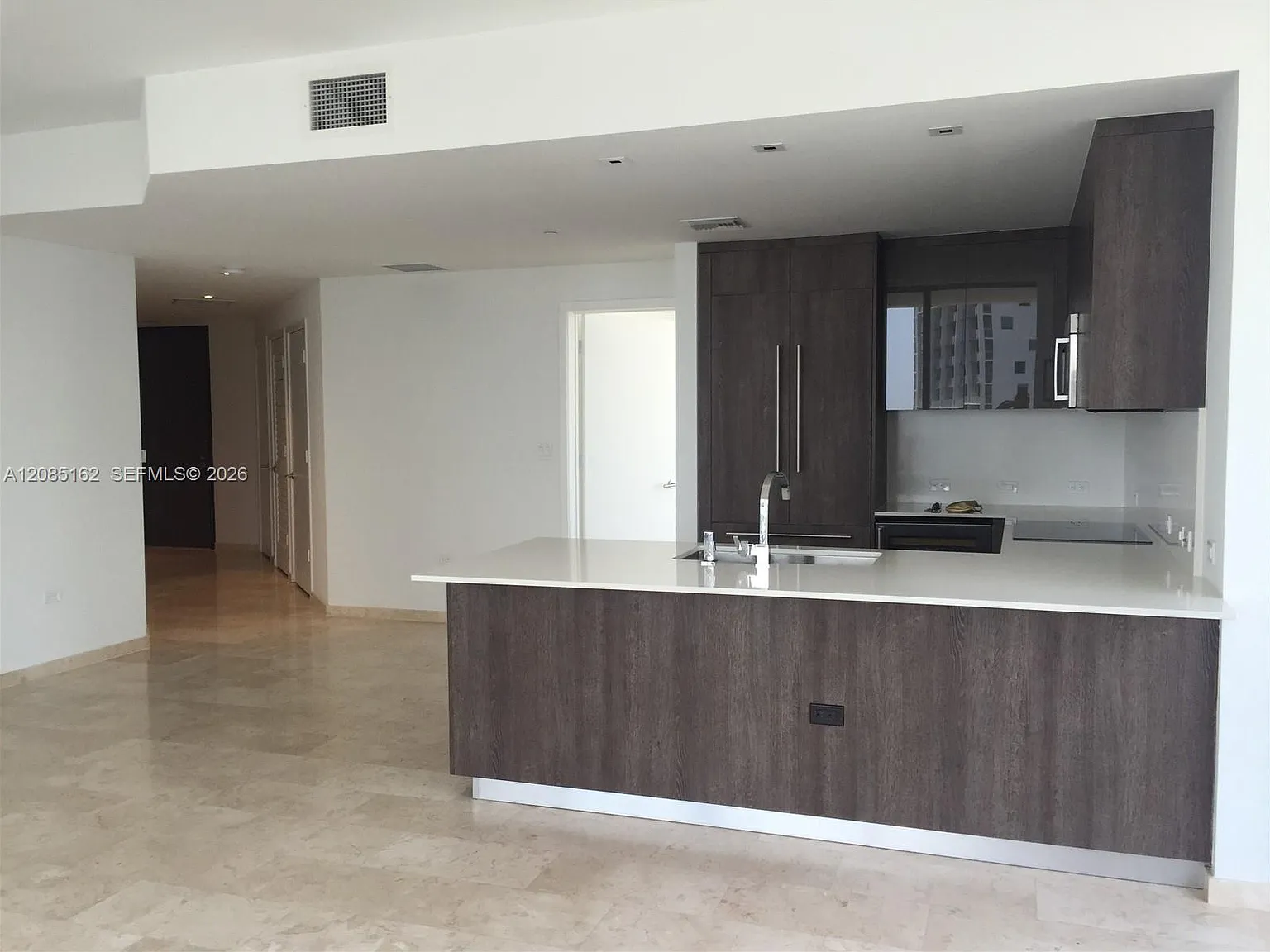Reach Condo — Photo 1